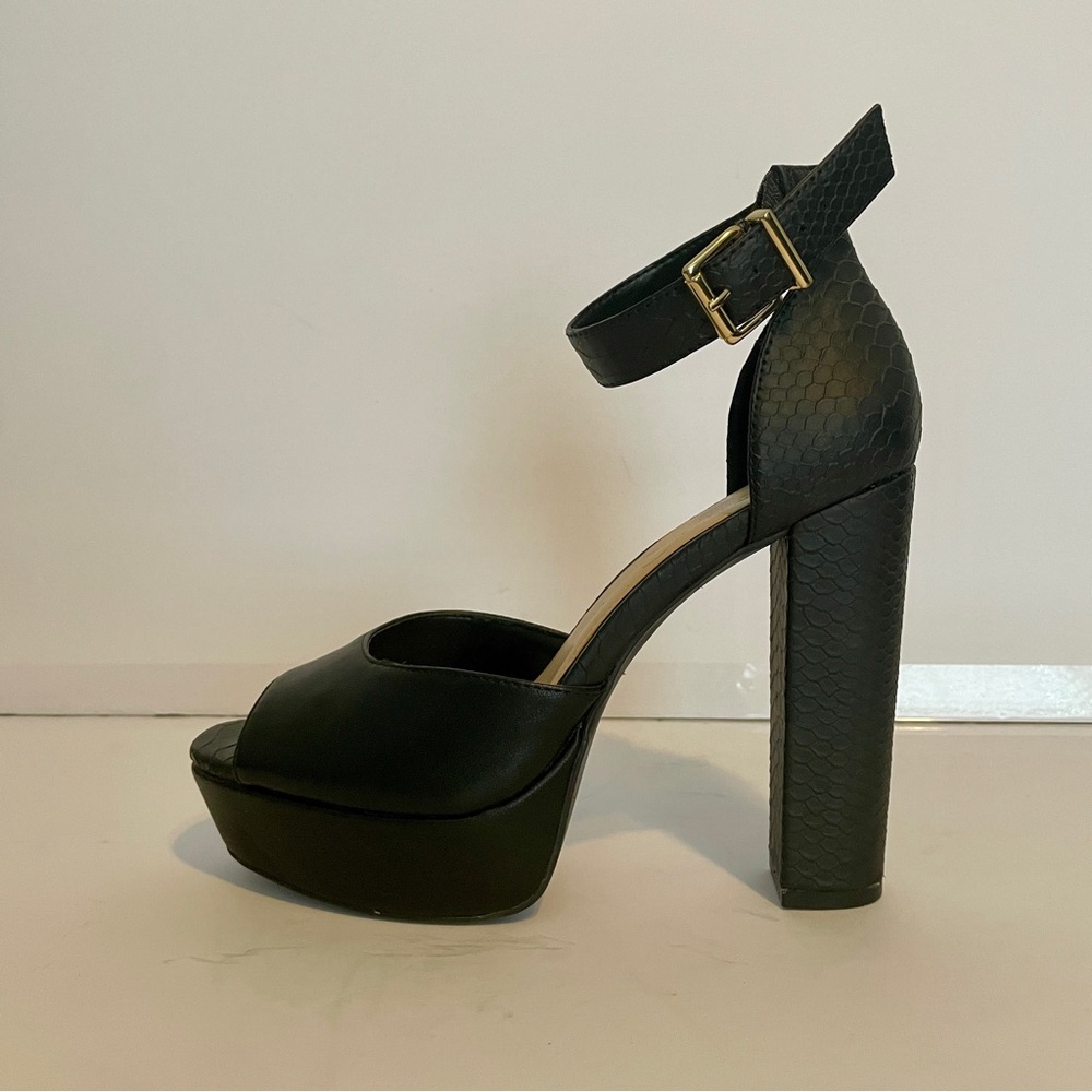 Jessica Simpson JP-PALESSTA 6 1/2 - 37 Sandals Black (loose elastic) square toe.